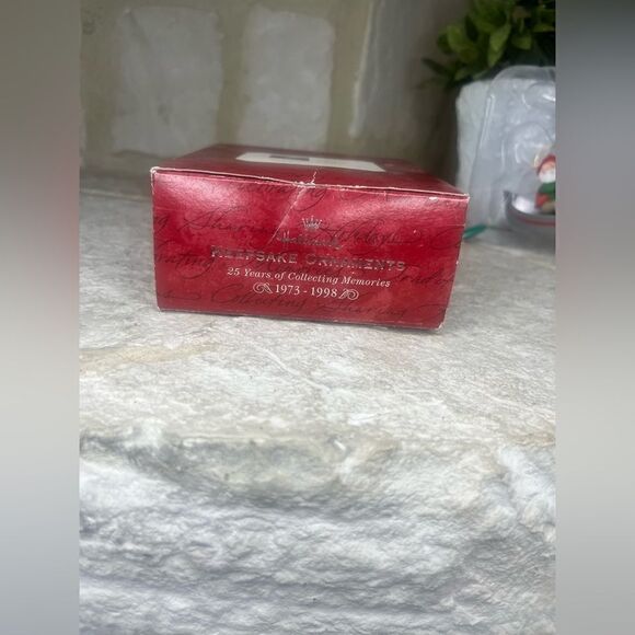 Hallmark keepsake “Catch of the season” ornament 1998 - Picture 3 of 4